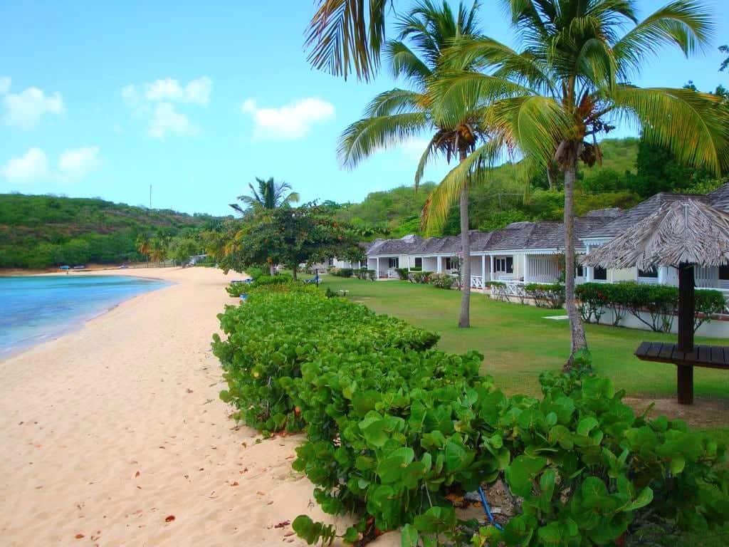 Hawksbill Antigua - Bungalow on the beach