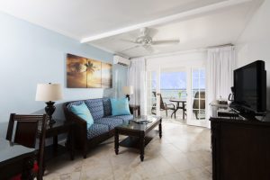 oceanview_largebed_livingroom_ret__FitMaxWzE2MDAsMTYwMF0_FitMaxWzEwMjQsNjg3XQ