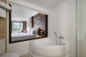 Novotel Vintage Phuket bath